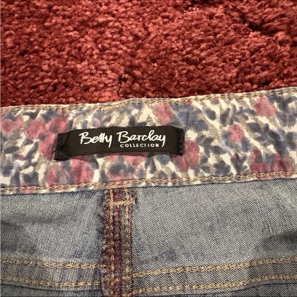 Stylish Light Blue Women's Straight Leg Jeans - Picture 2 of 5